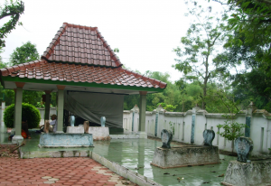Makam Bupati Bojonegoro Yang Tak Terjamah