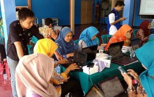 Puluhan Ibu-Ibu PKK Ikuti Pelatihan IT Nge-Blog